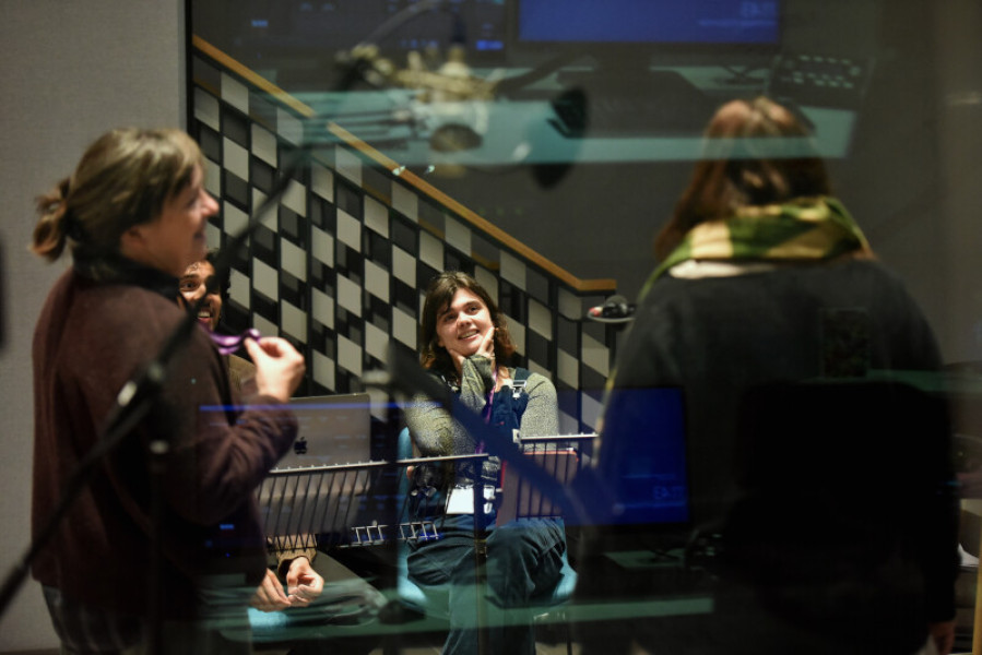 Audiama JPG (Director Jessica Dromgoole speaks to actors during rehearsals of Lonely No More)