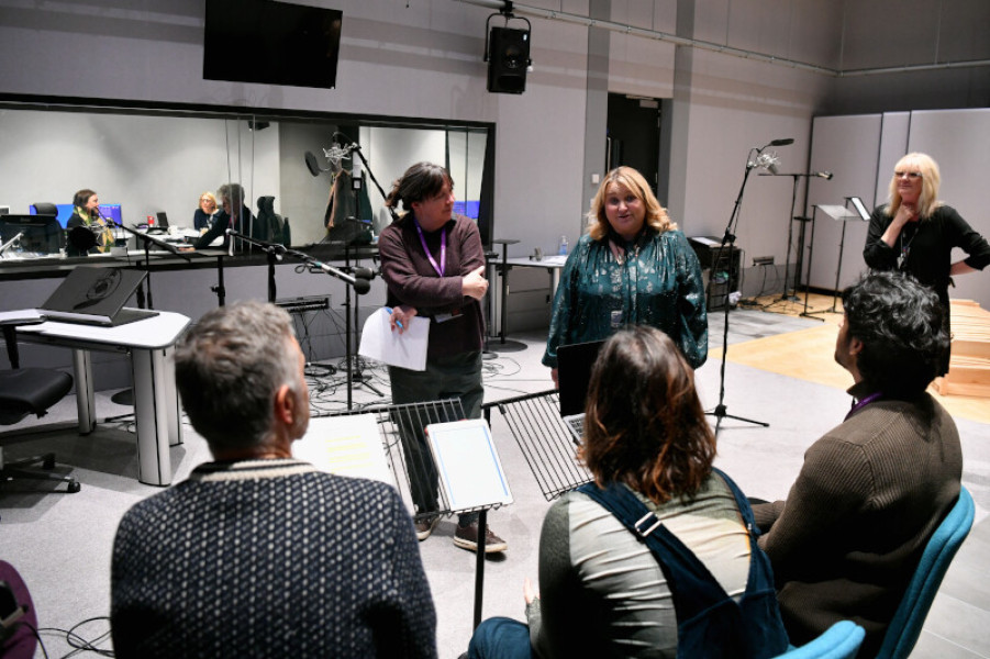 Audiama JPG (Rhuannedd Richards, Director, BBC Cymru Wales, speaks to the cast of Lonely No More)